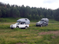 В лесу с жилыми модулями на 2012 Ford F-150 FX4 и Mazda BT-50