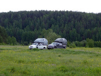 В лесу с жилыми модулями на 2012 Ford F-150 FX4 и Mazda BT-50